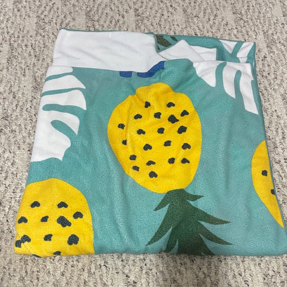 Tropical Pineapple Print Towel